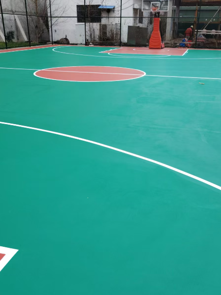 原州 球场长期使用易出现地面开裂